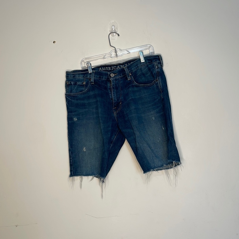 NWOT AE cut off men’s distressed 34 shorts​